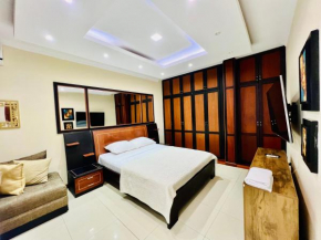 Exclusiva Suite de Lujo con Piscina en Machala Comodidad y Estilo